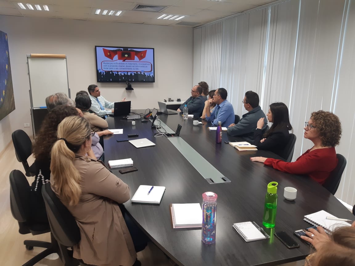 Lei Geral de Proteção de Dados foi tema de palestra ministrada pelo advogado Guilherme Guimarães Rocha Pereira Santos no último dia 16 de outubro.