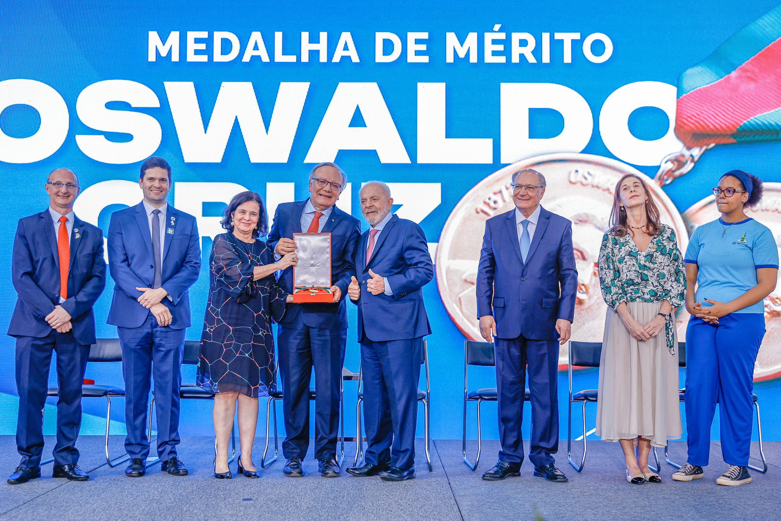 Diretor do IBMP recebe medalha Oswaldo Cruz, em nome do ITpS, pela contribuição para o aumento das coberturas vacinais no Brasil, Instituto do qual o IBMP é associado